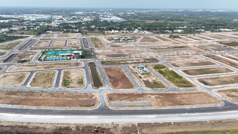 Giá đất nền lao dốc: Có nơi giảm hơn 65% chỉ sau nửa năm từ đỉnh