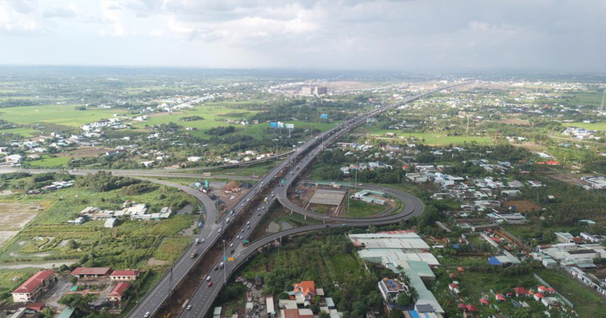 Đẩy nhanh tiến độ đường bộ cao tốc Đông Nam Bộ, Tây Nam Bộ: Cơ hội bất động sản vùng ven